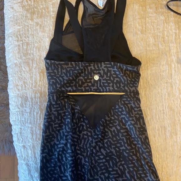 Lulu sports top - Picture 3 of 3